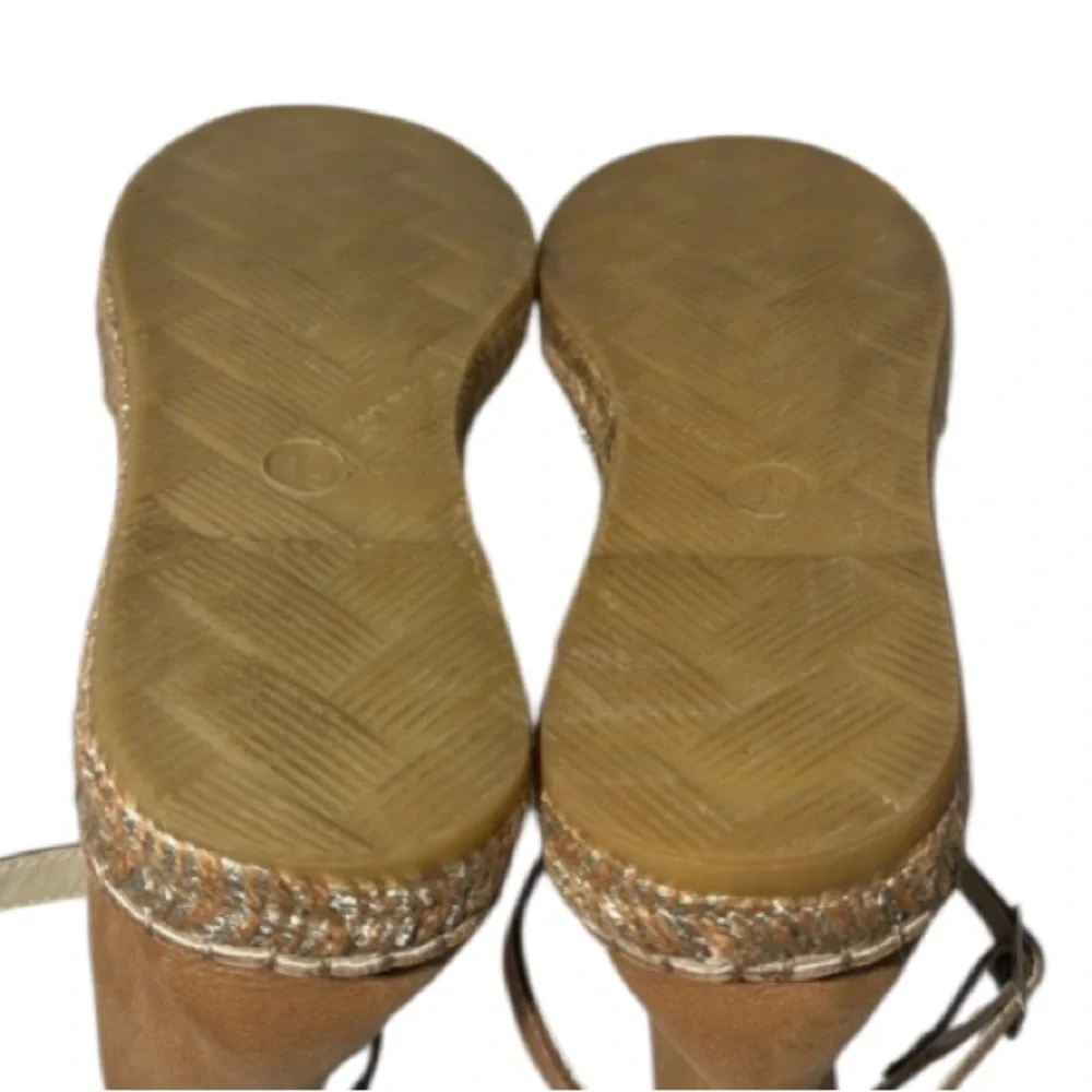 New authentic Andre Assous designer leather espadrilles sandals sz 9 display
